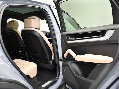 Certified 2026 Porsche Cayenne Coupe AWD/4WD image 57