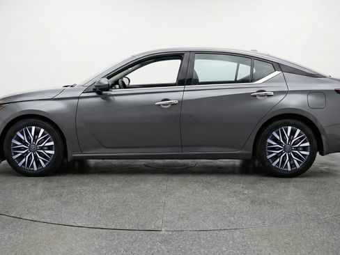 Used 2025 Nissan Altima 2.5 SV image 5