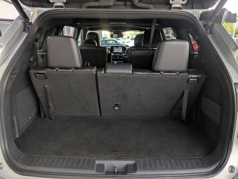 Used 2021 Toyota Highlander XSE FWD image 17