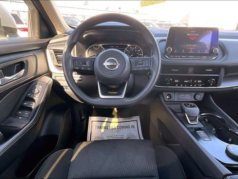 Used 2024 Nissan Rogue SV image 8