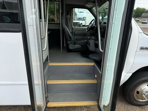 Used 2013 Ford E-350 and Econoline 350 Super Duty w/ Shuttle Bus Prep Pkg RWD image 6