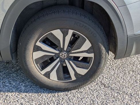 Used 2025 Volkswagen Atlas SE FWD image 8