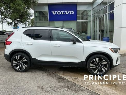 Used 2023 Volvo XC40 B4 Ultimate w/ Protection Package Premier image 3