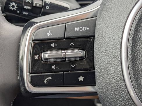 Used 2025 Kia Carnival SX Prestige FWD image 36
