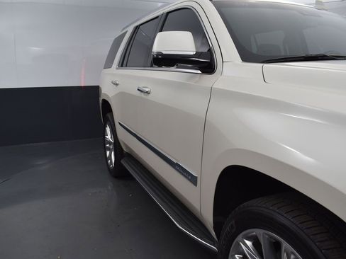 Used 2015 Cadillac Escalade Luxury image 38