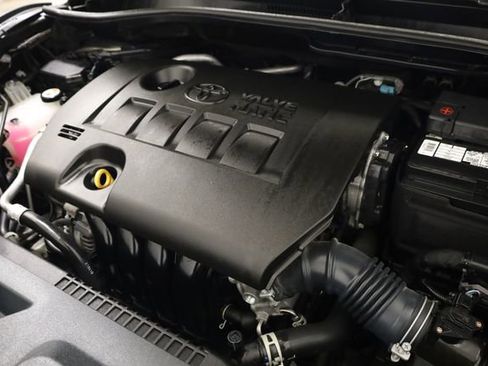 Used 2021 Toyota C-HR XLE image 9