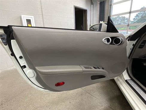 Used 2004 Nissan 350Z Touring RWD image 9