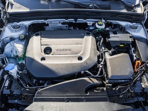 Certified 2025 Volvo XC40 B5 Plus image 19