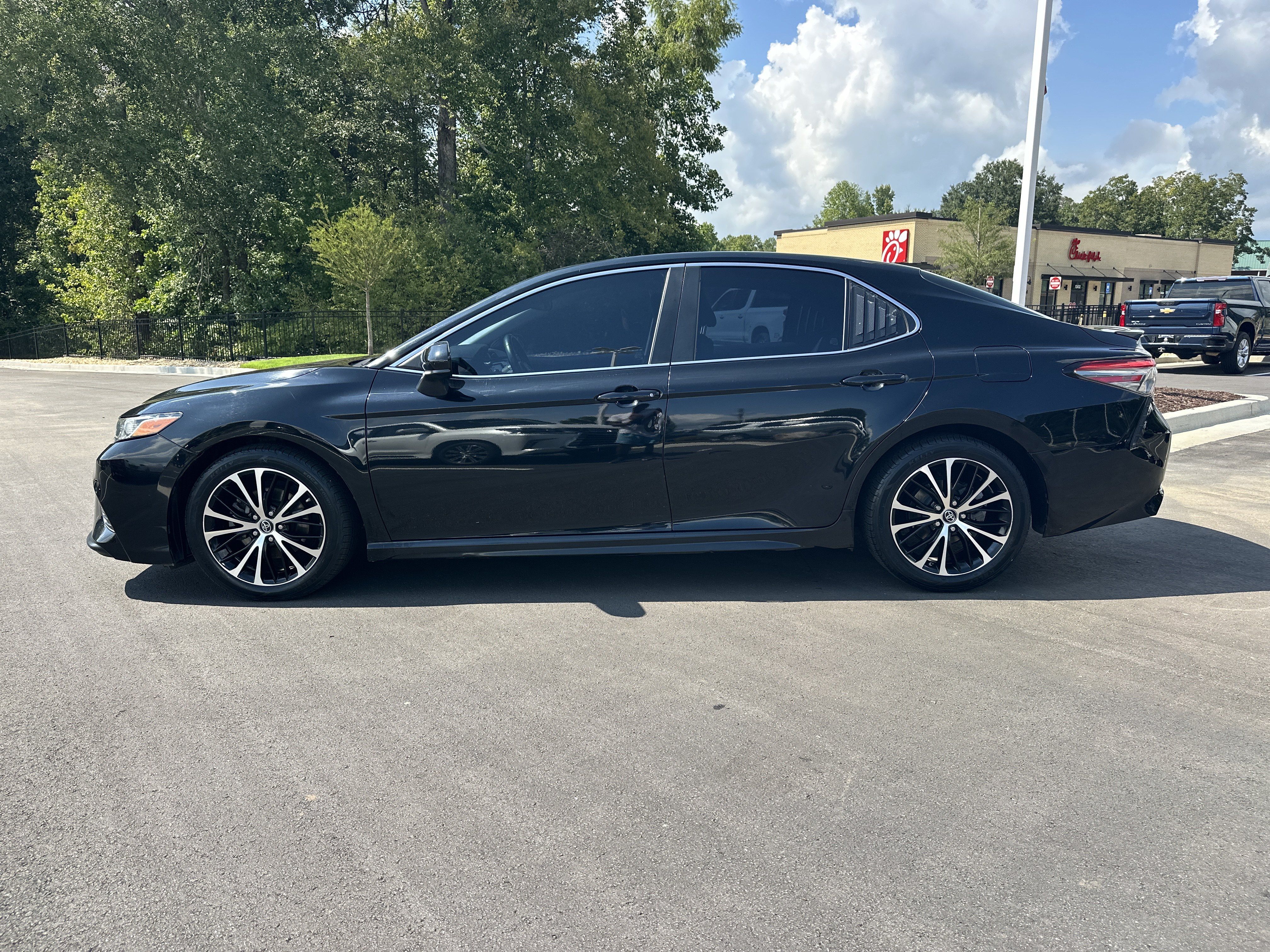 Used 2018 Toyota Camry SE FWD image 5