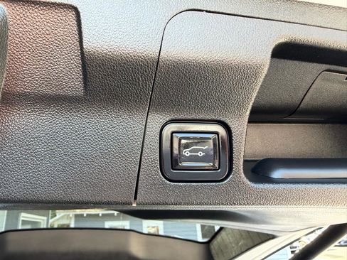 Used 2021 GMC Acadia SLT w/ Elevation Edition AWD/4WD image 17