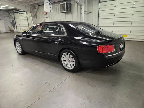 Used 2018 Bentley Flying Spur V8 AWD/4WD image 4