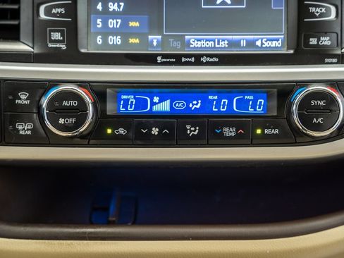 Used 2017 Toyota Highlander Limited Platinum AWD/4WD image 25