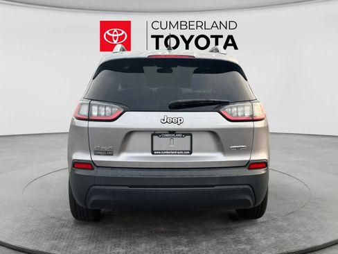 Used 2019 Jeep Cherokee Latitude Plus w/ Cold Weather Group AWD/4WD image 4