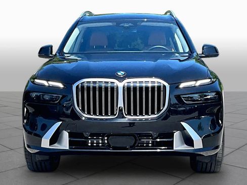 Used 2025 BMW X7 xDrive40i AWD/4WD image 3