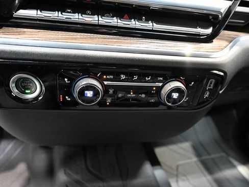 Used 2023 Chevrolet Silverado 1500 LT image 18