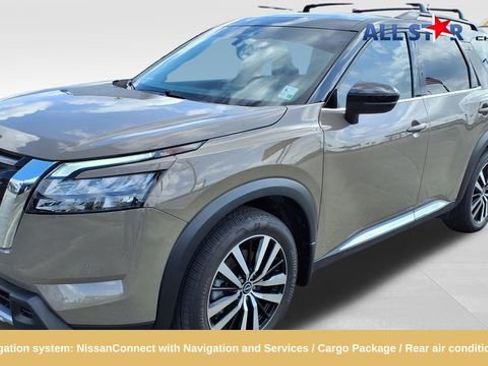 Used 2025 Nissan Pathfinder Platinum image 1