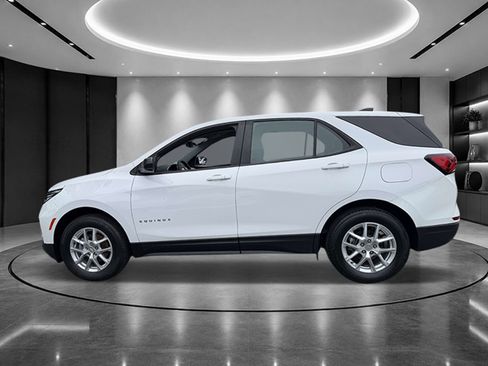 Certified 2023 Chevrolet Equinox LS AWD/4WD image 3