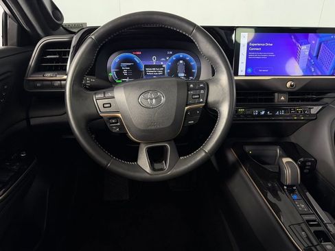 Used 2024 Toyota Crown AWD/4WD image 11