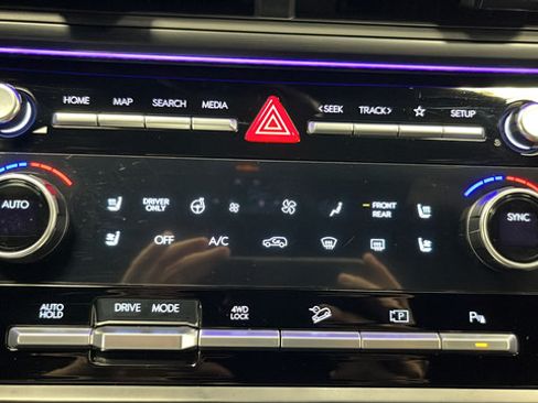 Used 2025 Hyundai Santa Fe Calligraphy AWD/4WD image 18