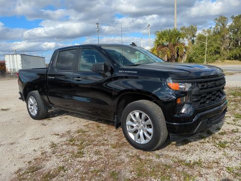 Used 2022 Chevrolet Silverado 1500 Custom image 2