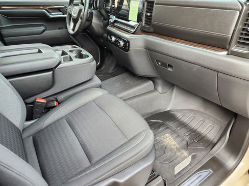 Used 2022 GMC Sierra 1500 Elevation w/ LPO, Elevation Black Package image 16