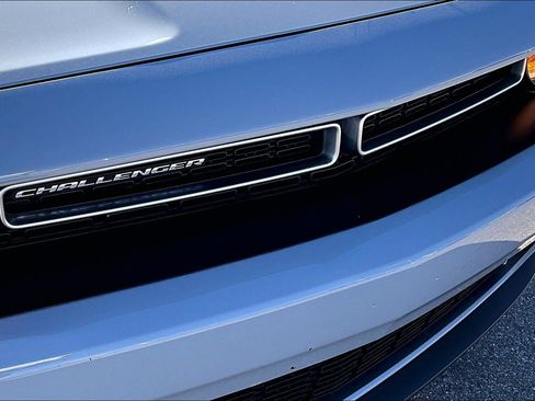 Used 2022 Dodge Challenger SXT image 33