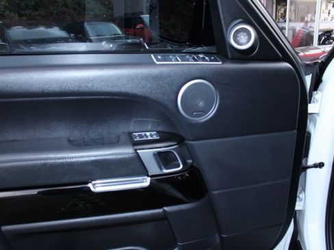 Used 2016 Land Rover Range Rover image 14
