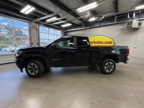 Used 2022 Chevrolet Colorado LT w/ Fleet Safety Package RWD image 2