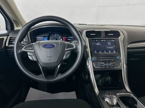 Used 2018 Ford Fusion SE w/ Fusion SE Technology Package image 22