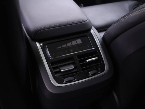 Certified 2023 Volvo XC60 B5 Ultimate w/ Protection Package Premier FWD image 15