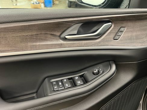 New 2025 Jeep Grand Cherokee L Limited w/ Luxury Tech Group II image 7