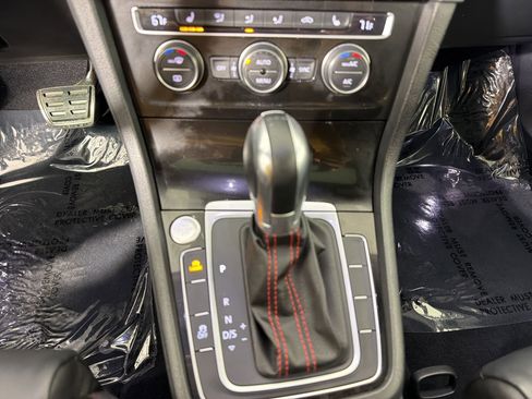 Used 2017 Volkswagen GTI Autobahn image 17