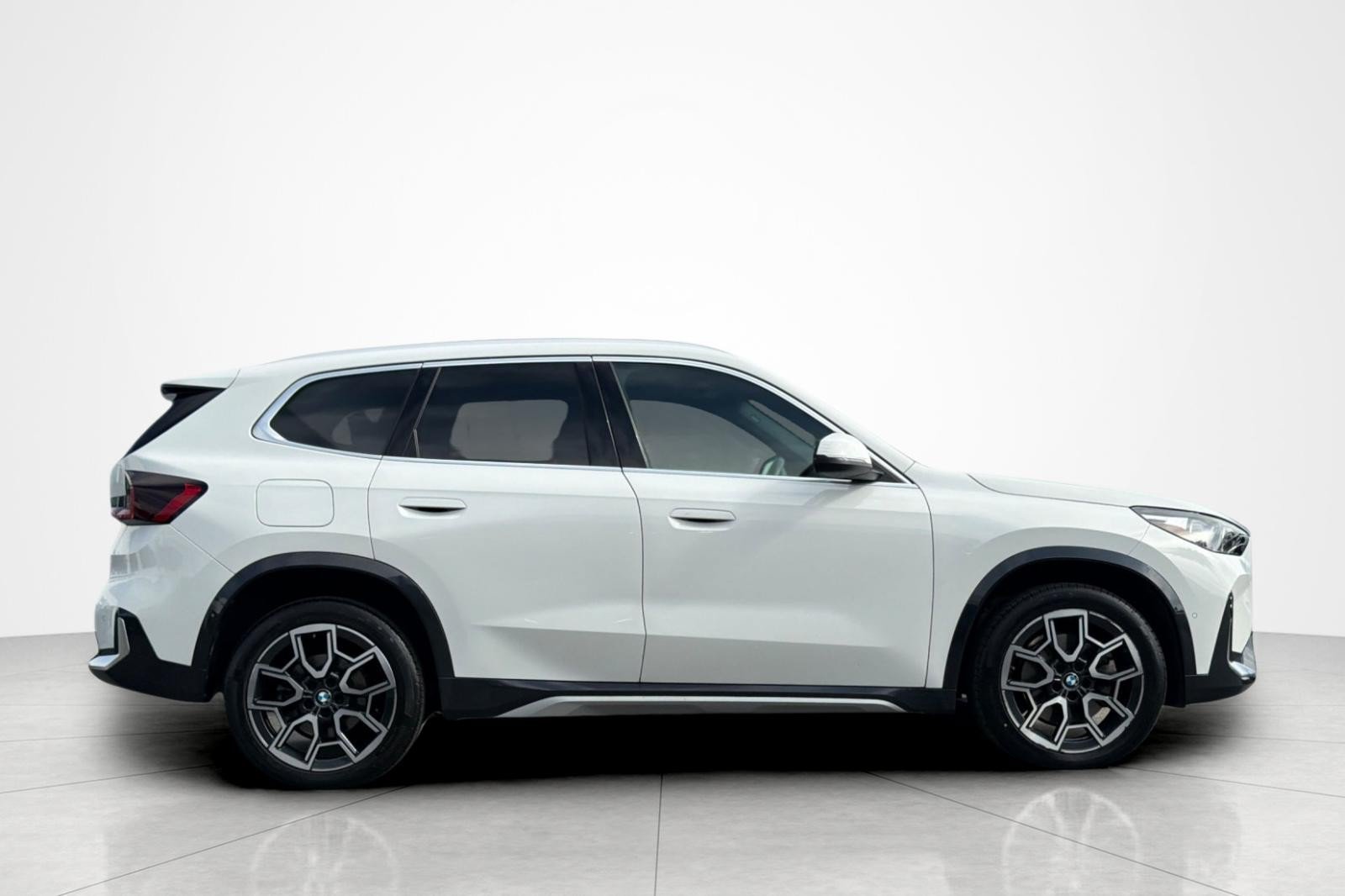 Used 2025 BMW X1 xDrive28i w/ Convenience Package AWD/4WD image 6