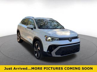 Used 2025 Volkswagen Taos SE video 1