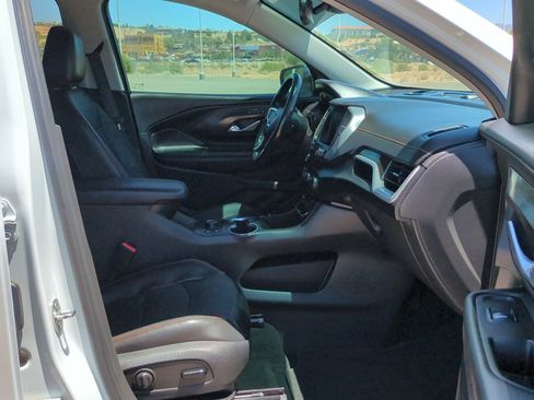 Used 2021 GMC Terrain SLT w/ LPO, Cargo Package FWD image 30