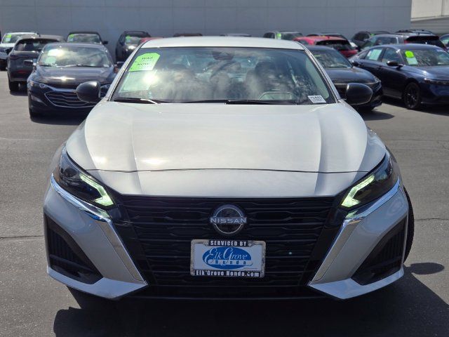 Used 2025 Nissan Altima 2.5 SV FWD image 2
