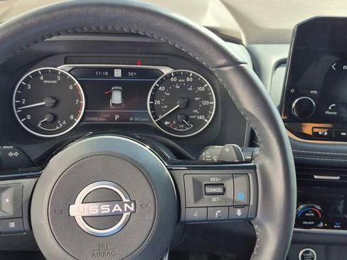 Used 2023 Nissan Rogue SL w/ SL Premium Package image 12