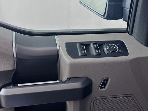 Used 2017 Ford F150 XLT w/ Equipment Group 302A Luxury image 15