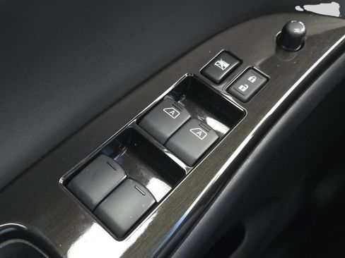 Used 2017 INFINITI QX50 2WD w/ Premium Plus Package image 31