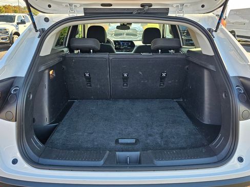 Used 2025 Chevrolet Trax LS image 28