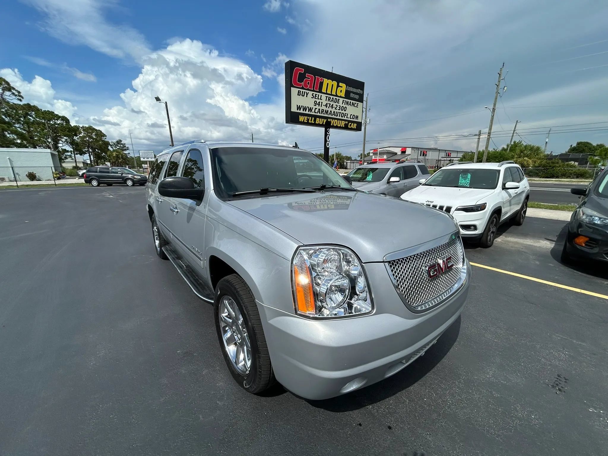 Used 2012 GMC Yukon XL Denali RWD image 1