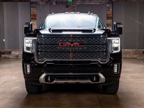 Used 2023 GMC Sierra 2500 Denali w/ Denali Black Diamond Edition AWD/4WD image 2