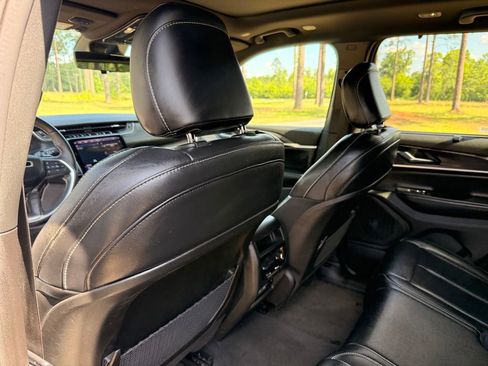 Used 2024 Jeep Grand Cherokee Limited w/ Luxury Tech Group II AWD/4WD image 25