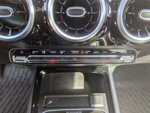 Used 2021 Mercedes-Benz GLA 250 4MATIC image 25