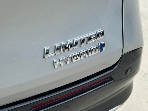 Used 2024 Toyota Sienna Limited AWD/4WD image 14