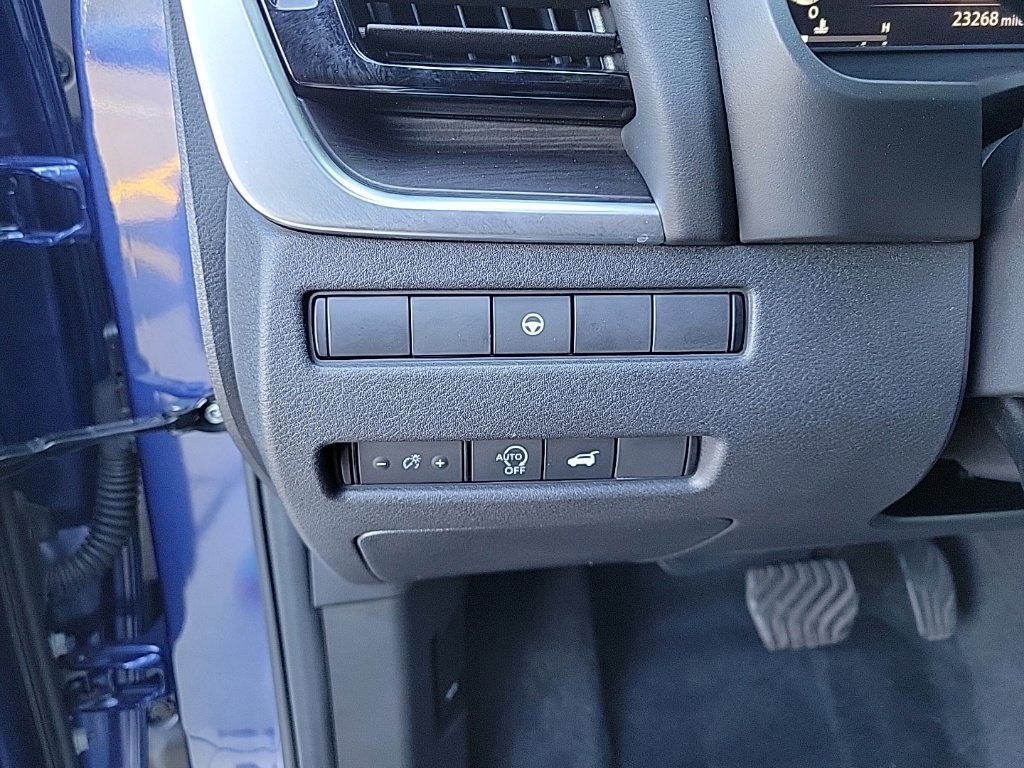 Used 2023 Nissan Rogue Platinum AWD/4WD image 32