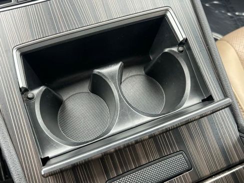 Used 2023 Toyota Sienna Limited image 30