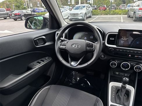 Used 2024 Hyundai Venue Limited image 22