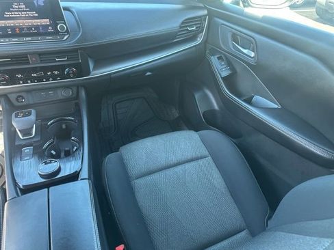 Used 2024 Nissan Rogue SV image 28