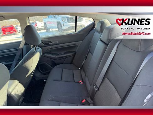 Used 2024 Nissan Altima 2.5 SV image 4